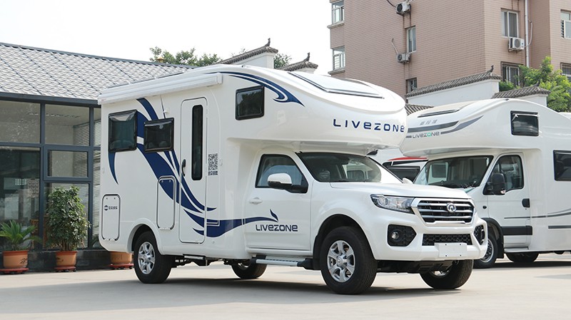 帶老人和孩子出行最合適，還是四驅(qū)房車(chē)